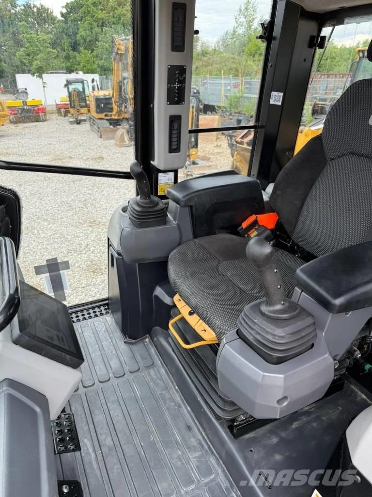 CAT 953 궤도식 로우더