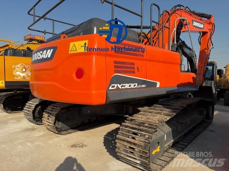 Doosan DX 300LC-9C 대형 굴삭기 29톤 이상