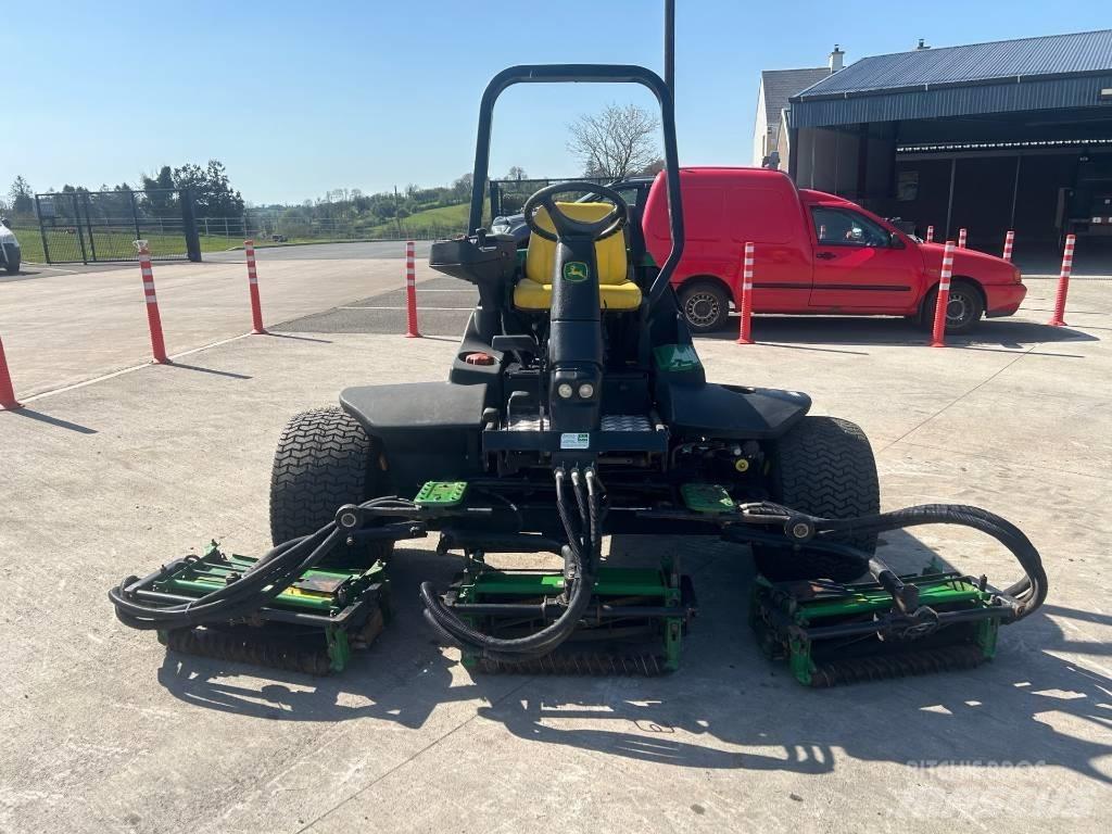 John Deere 3235C 페어웨이 잔디깎기