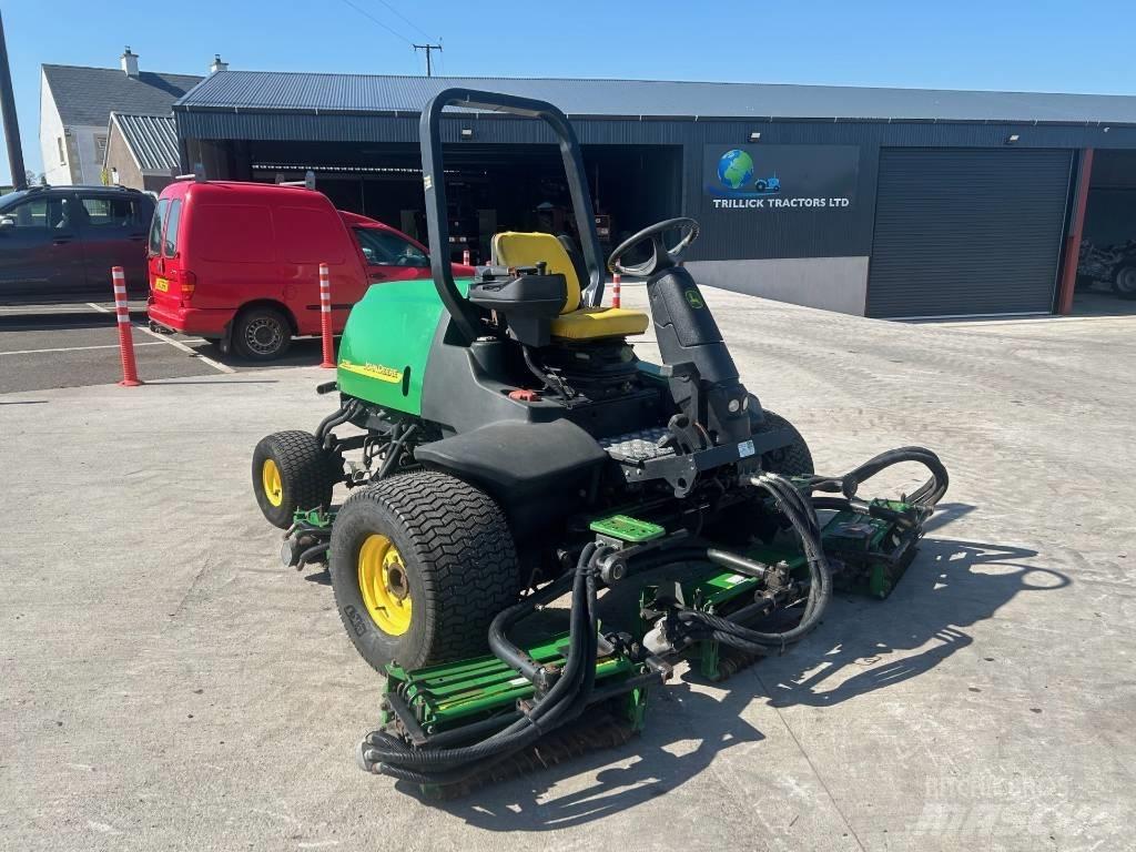 John Deere 3235C 페어웨이 잔디깎기