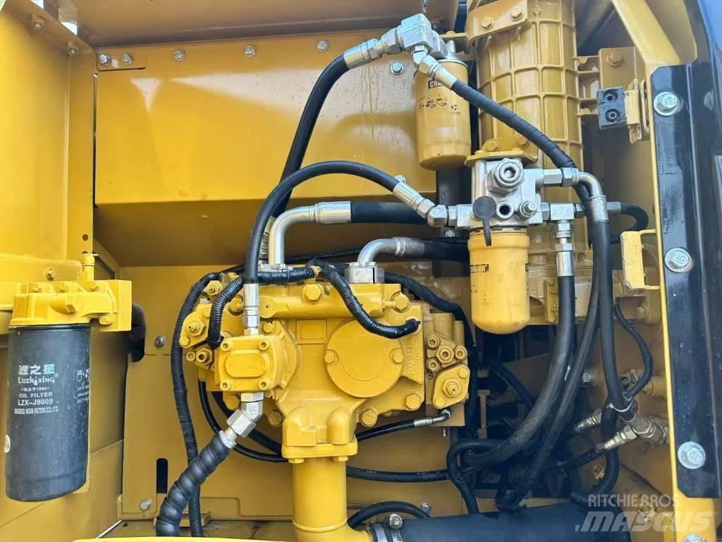 CAT 320 D 대형 굴삭기 29톤 이상