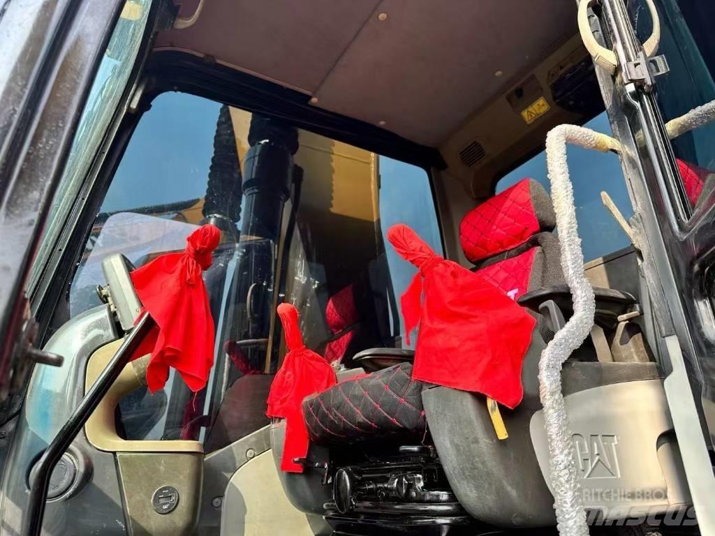 CAT 320 D 대형 굴삭기 29톤 이상