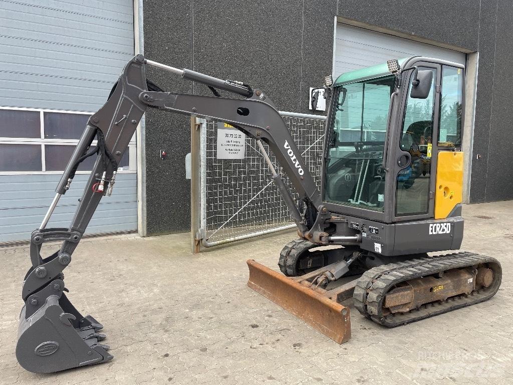 Volvo ECR25D 소형 굴삭기 7톤 미만