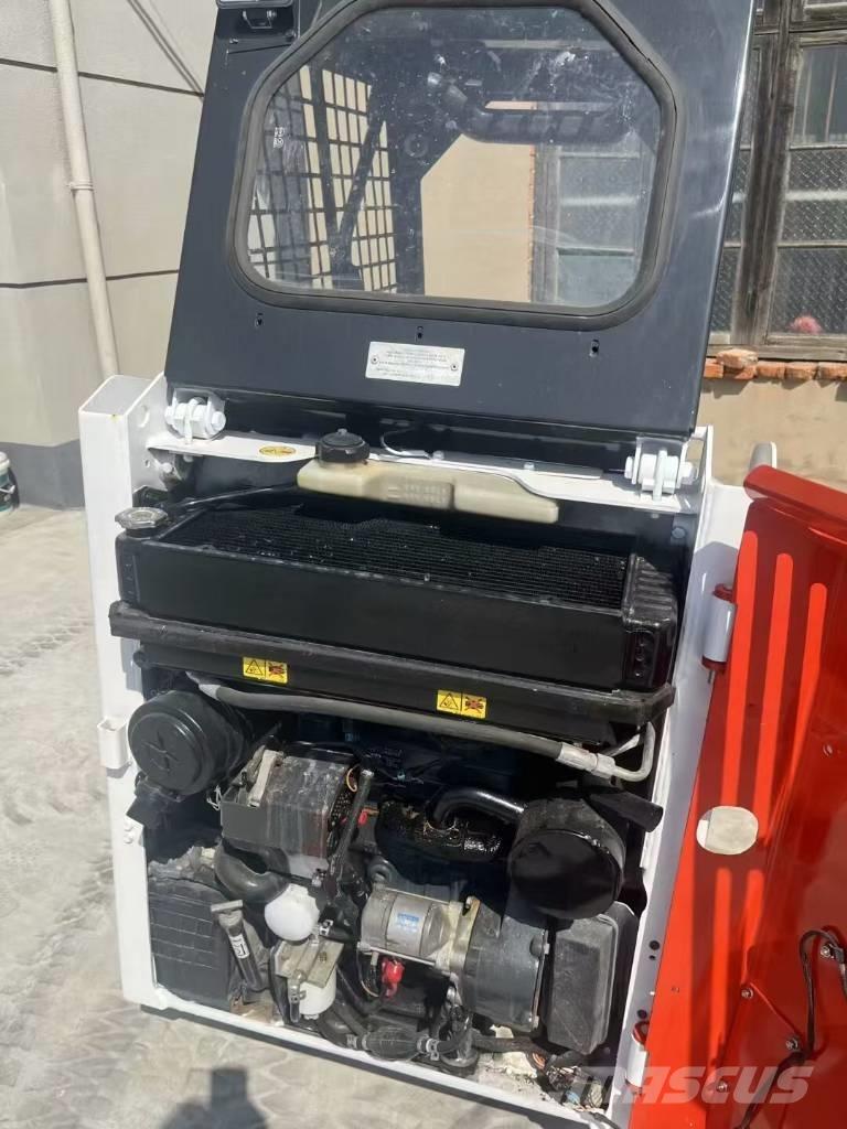 Bobcat S 70  스키드로더