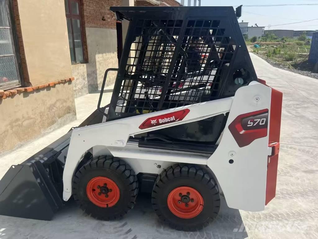 Bobcat S 70  스키드로더