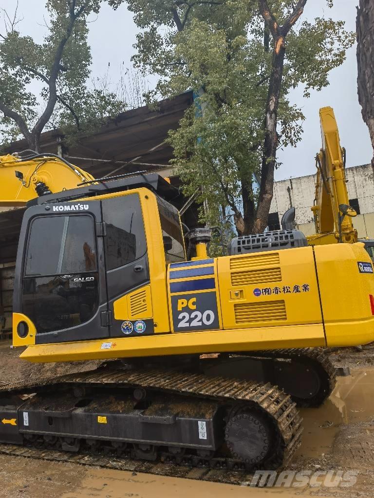 Komatsu PC 220-8 대형 굴삭기 29톤 이상