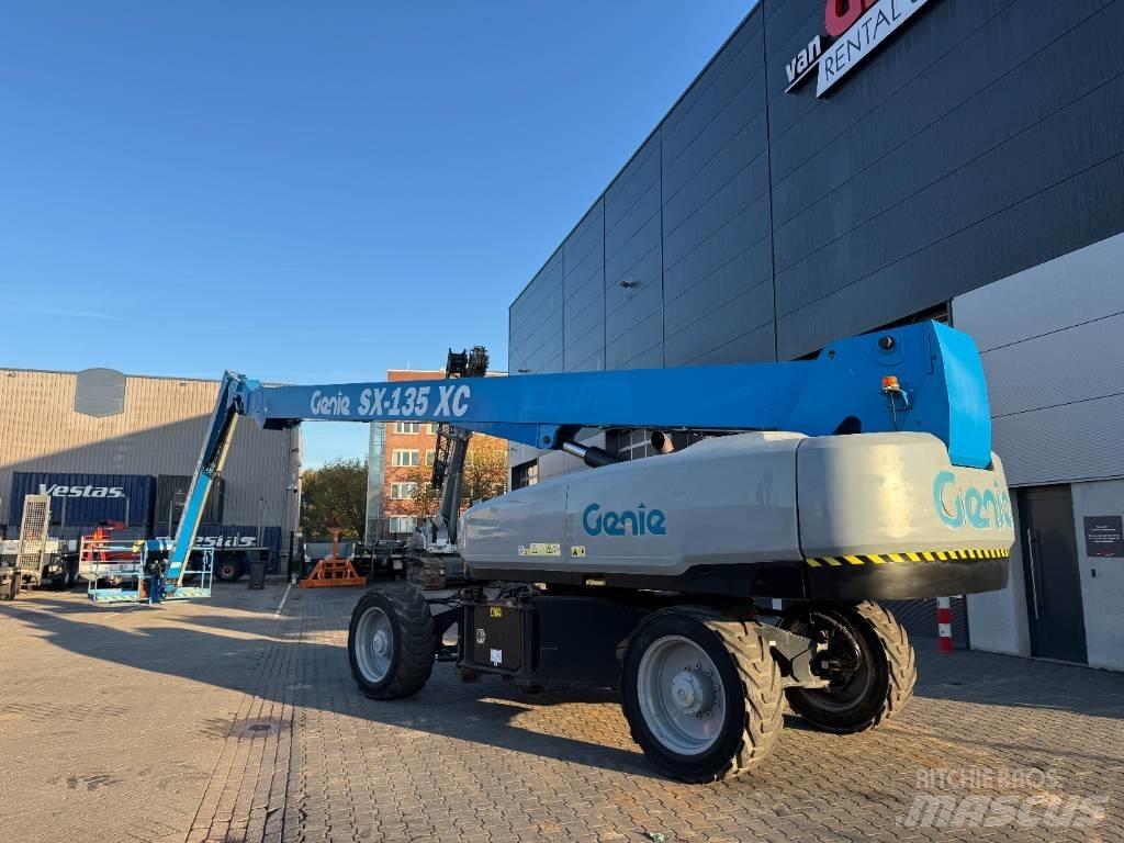 Genie SX 135 XC 견인식 전동이동 리프트