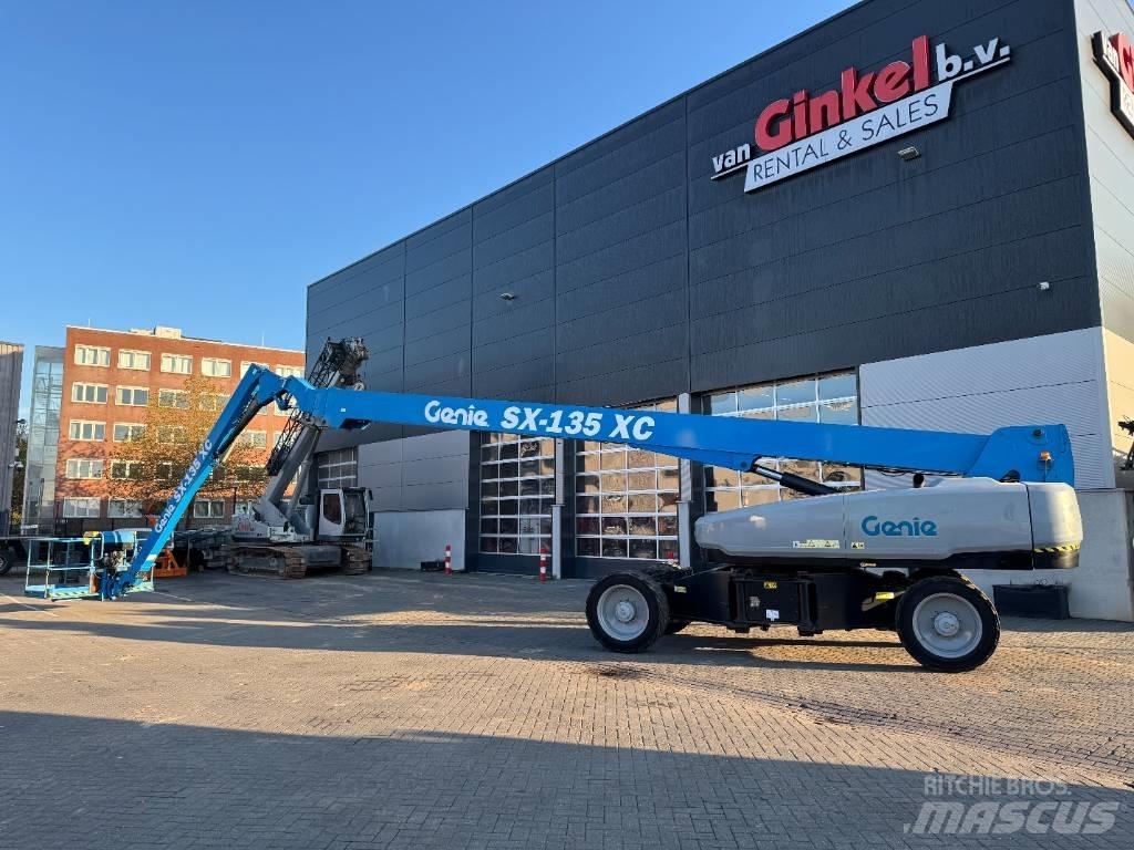 Genie SX 135 XC 견인식 전동이동 리프트