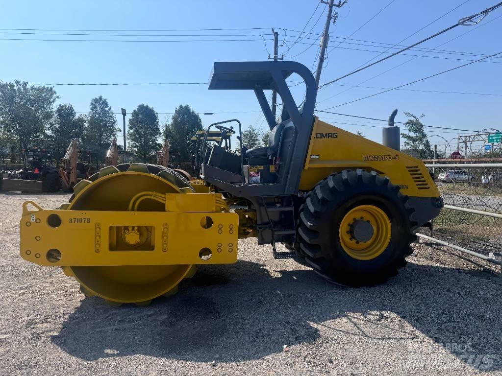 Bomag BW 211 P D-3 싱글 드럼 롤러