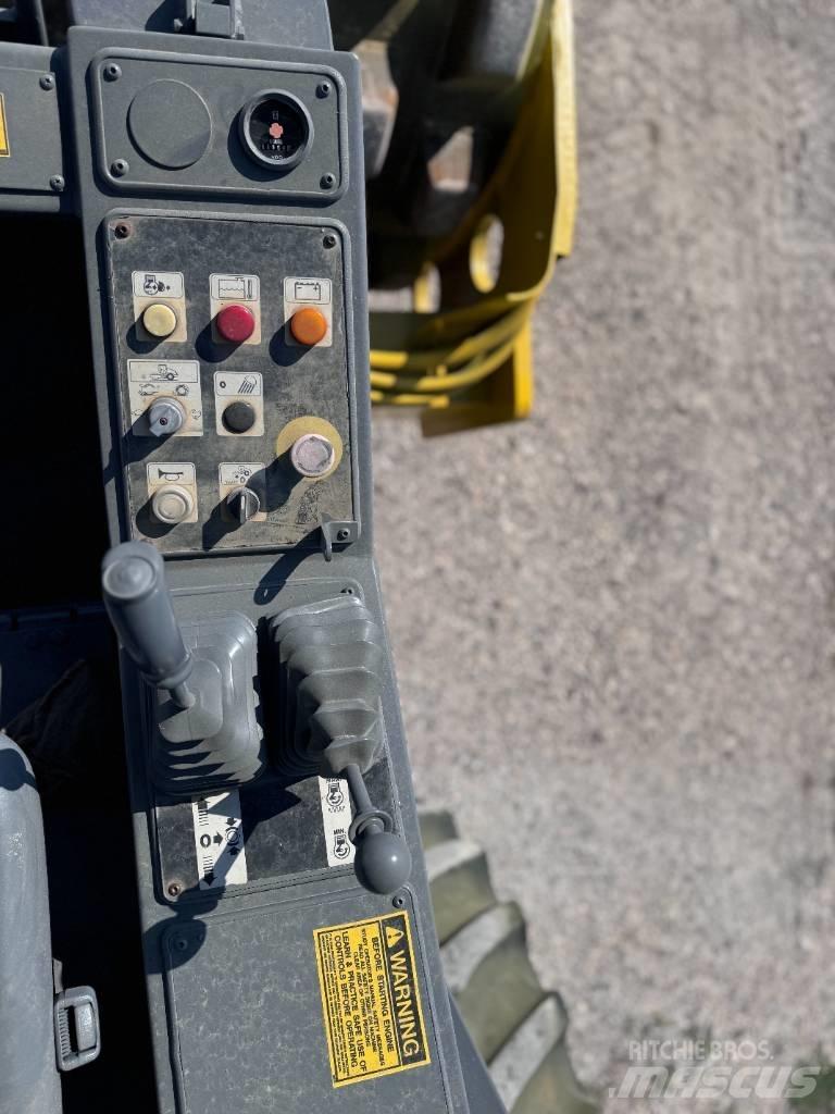 Bomag BW 211 P D-3 싱글 드럼 롤러