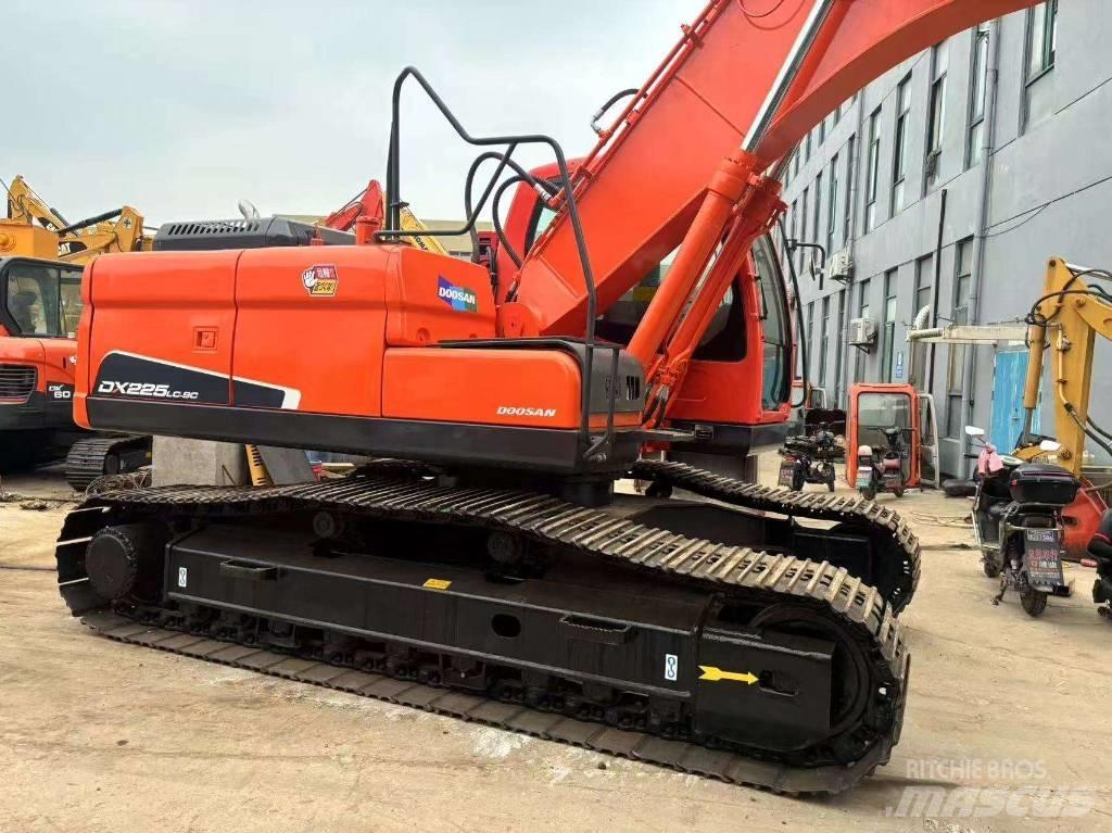 Doosan DX 225 LC 대형 굴삭기 29톤 이상