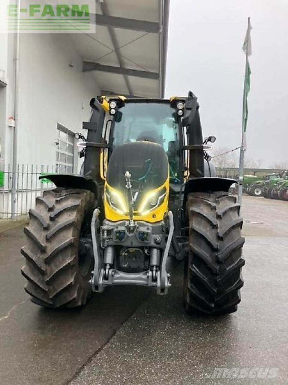 Valtra q305 트랙터