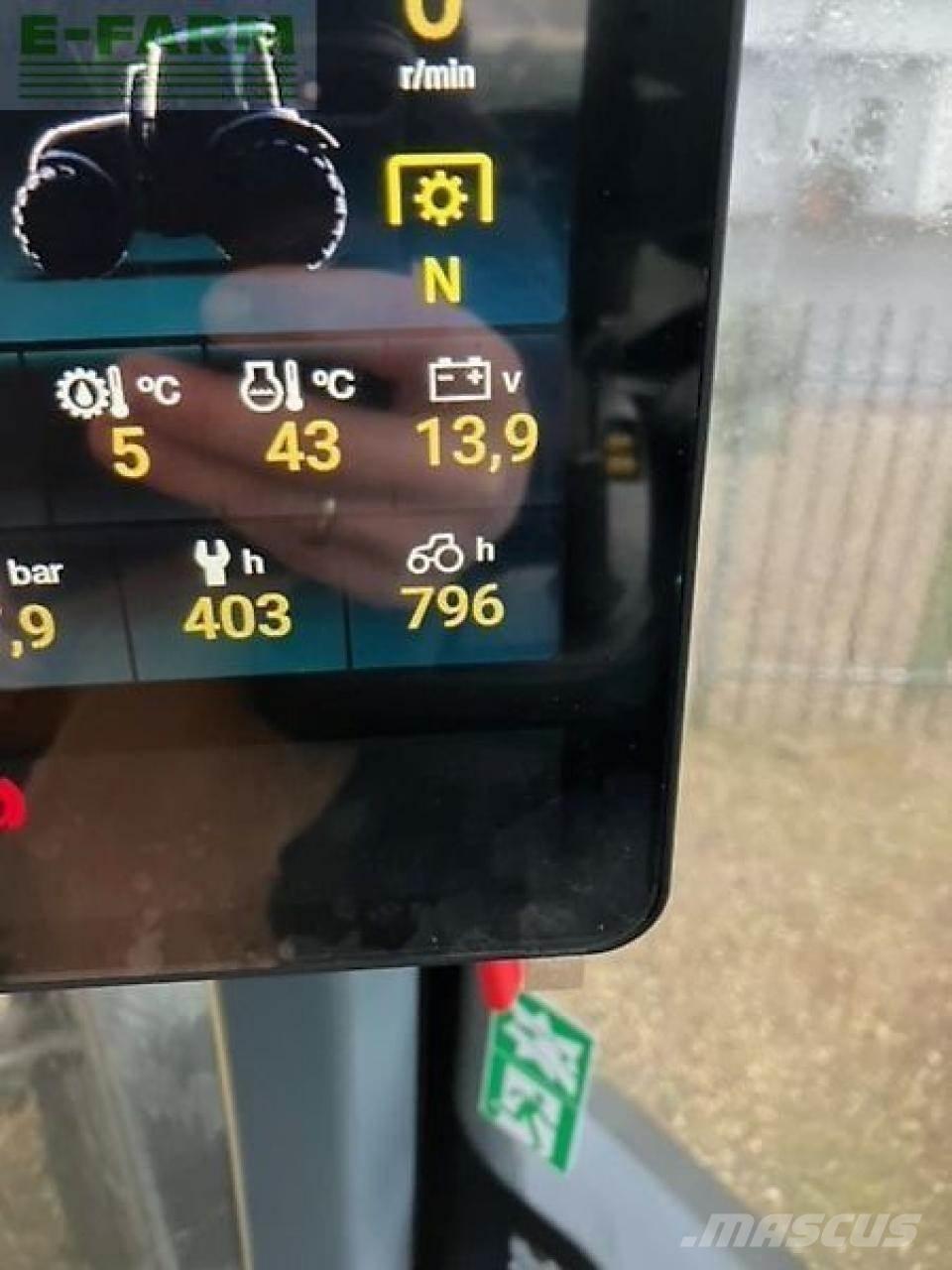 Valtra q305 트랙터