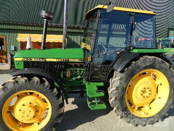 John Deere 2250 트랙터