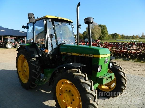 John Deere 2250 트랙터