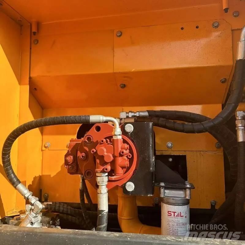Hyundai R225 대형 굴삭기 29톤 이상