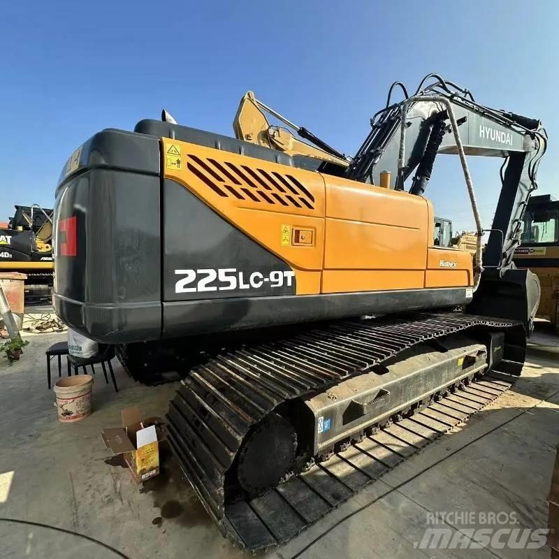 Hyundai R225 대형 굴삭기 29톤 이상