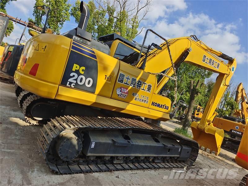 Komatsu PC 220 대형 굴삭기 29톤 이상