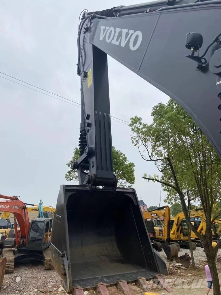 Volvo EC210D 대형 굴삭기 29톤 이상
