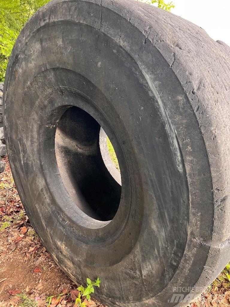  65/35X33 Firestone 타이어, 휠 및 림