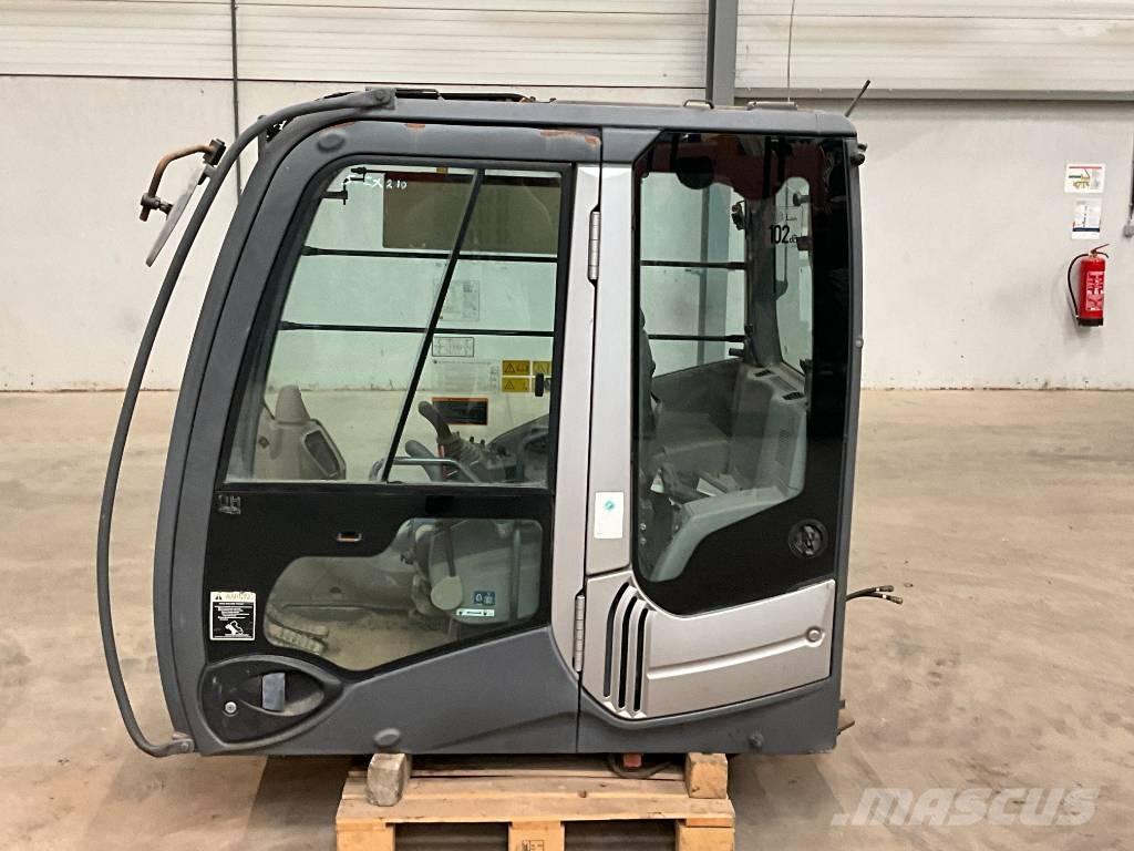 Hitachi ZX 210-3 캐빈 및 인테리어