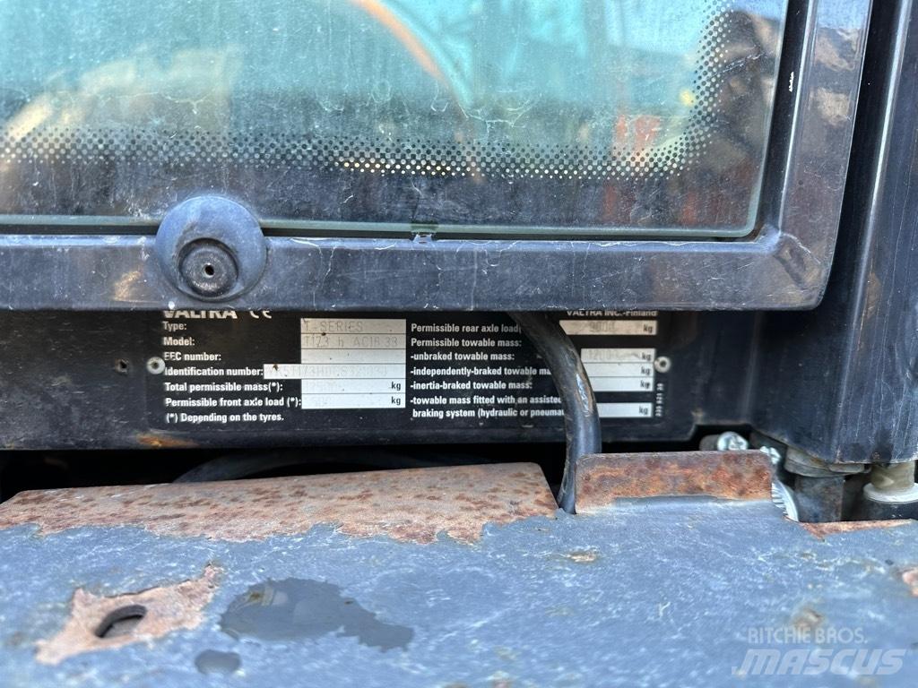 Valtra T 173 트랙터