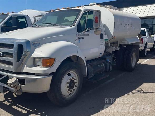 Ford F750 탱커 트럭