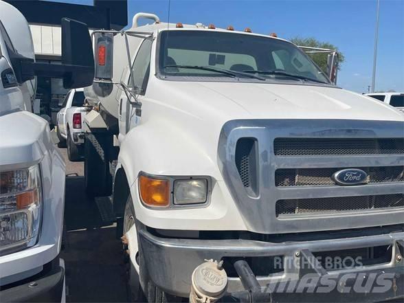 Ford F750 탱커 트럭