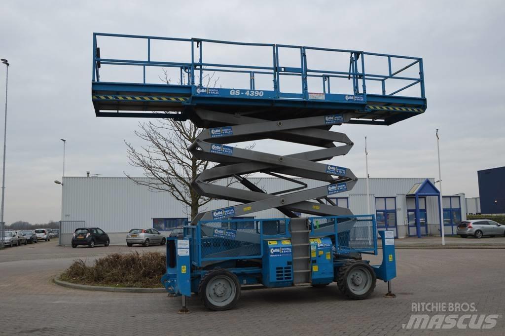 Genie GS4390RT 가위형 리프트