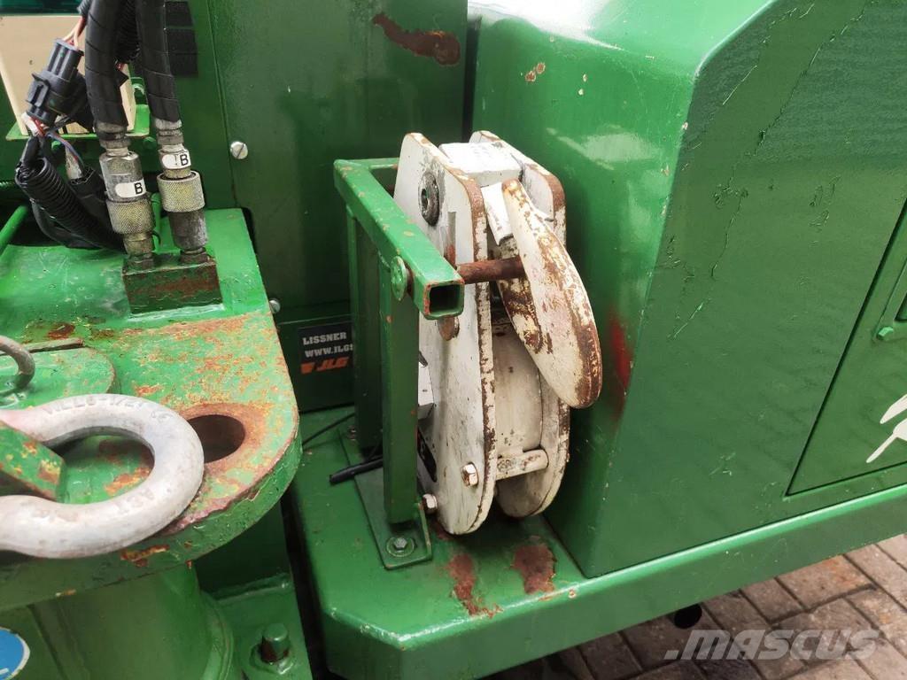 Unic URW 706 CDE 트랙 크레인