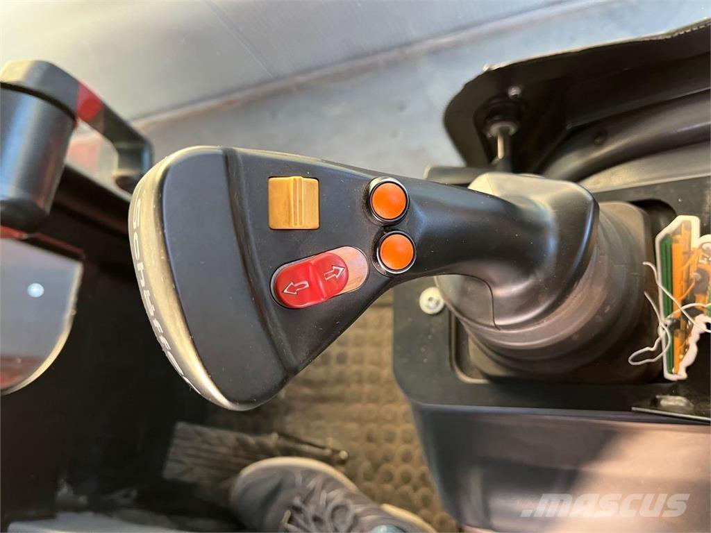 Schäffer 5680 T  휠로우더