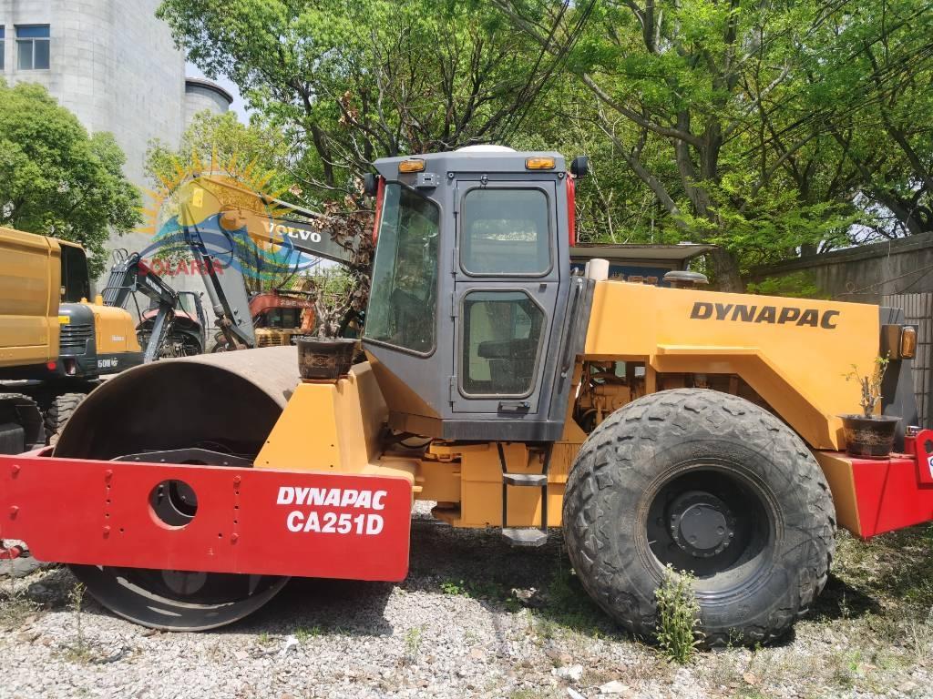 Dynapac CA 251 D 싱글 드럼 롤러
