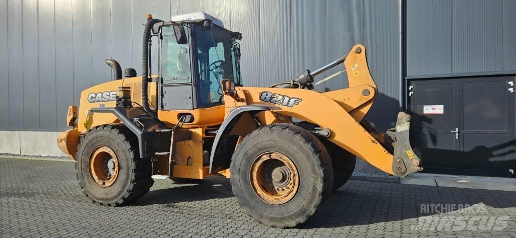 CASE 821 F  휠로우더