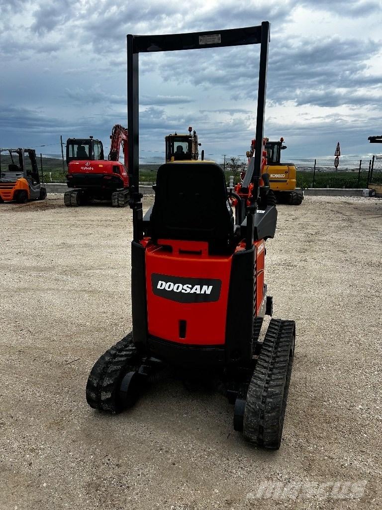 Doosan DX 10 Z 소형 굴삭기 7톤 미만