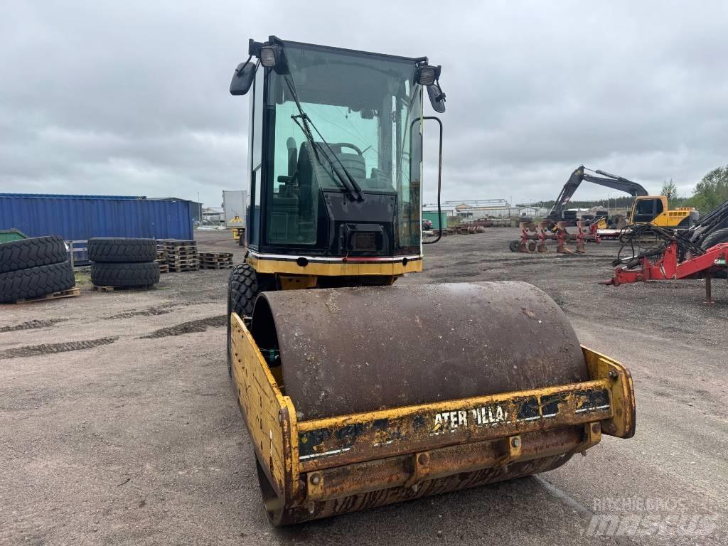 CAT CS 423 E 싱글 드럼 롤러