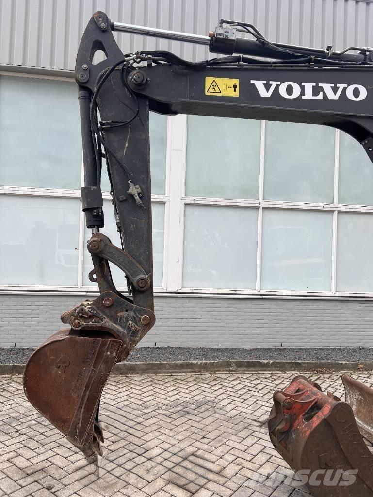 Volvo ECR 88 D    2016 중형굴삭기 7톤-28톤