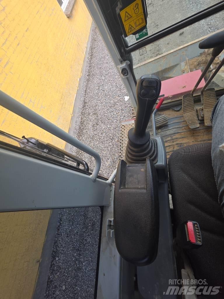 Takeuchi TB 290 중형굴삭기 7톤-28톤