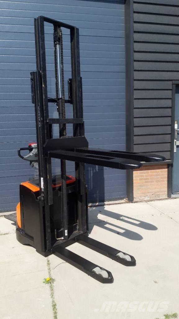 BT SWE 120 보행식 리치 지게차