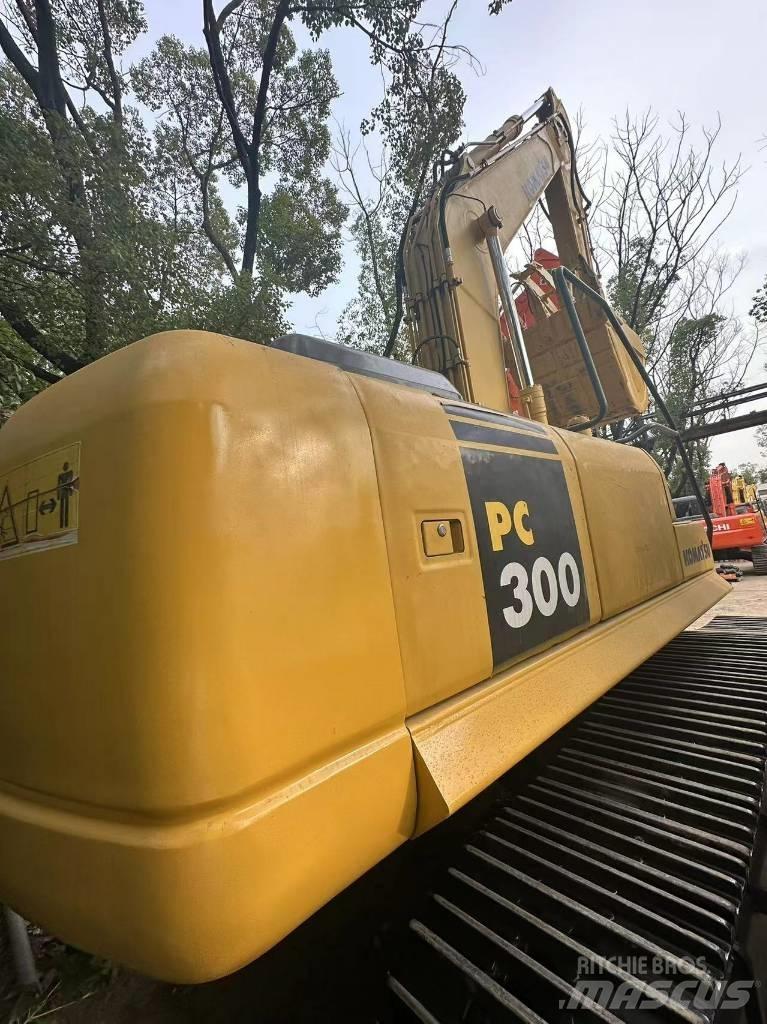 Komatsu PC 300 대형 굴삭기 29톤 이상
