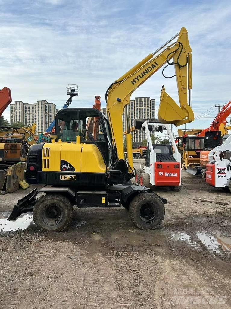 Hyundai R60-7  휠 굴삭기