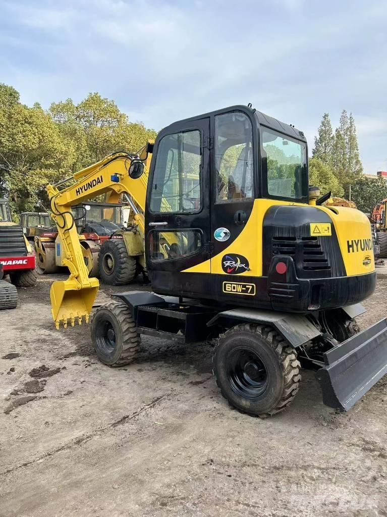Hyundai R60-7  휠 굴삭기