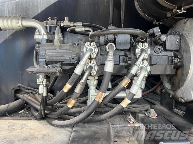 JLG 1350 SJP 견인식 전동이동 리프트