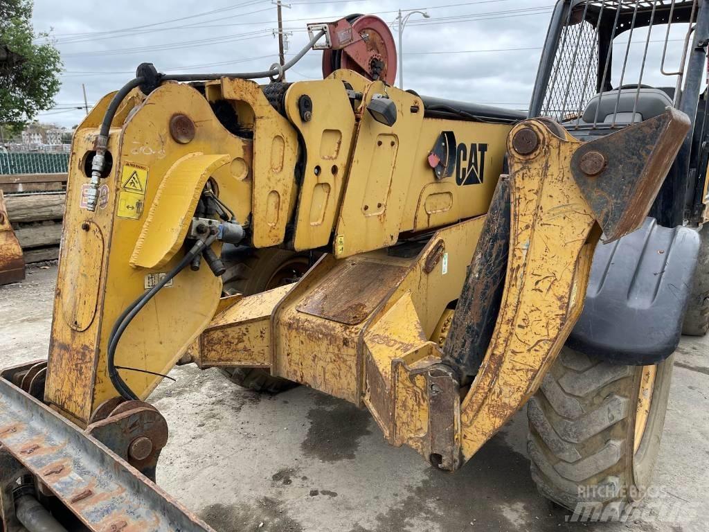 CAT TH 580 B 텔러 핸들러