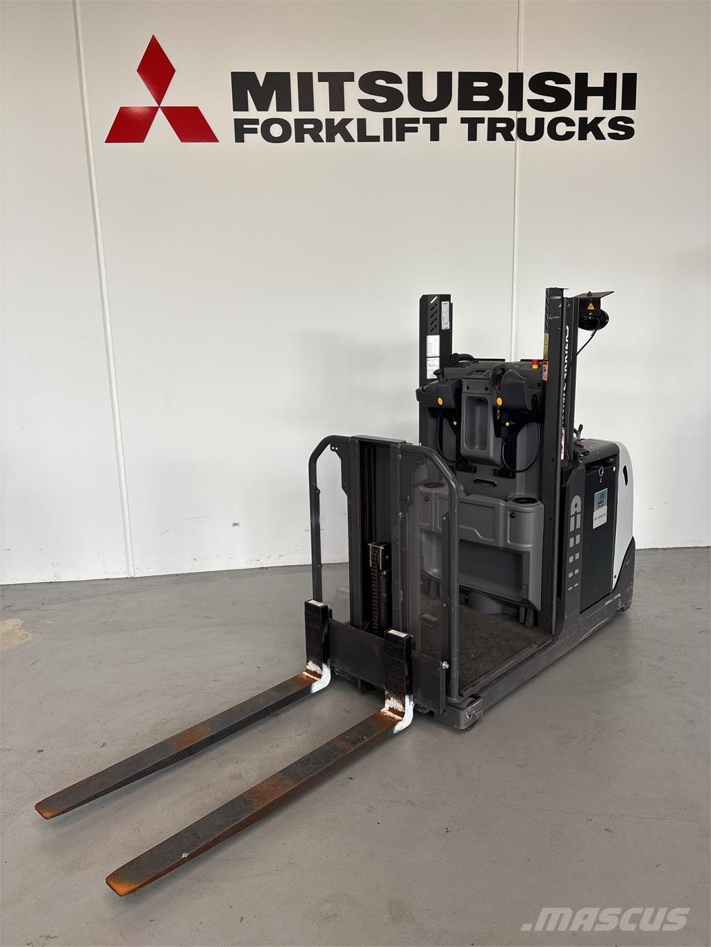 UniCarriers EPL100 경량 반출 리프터