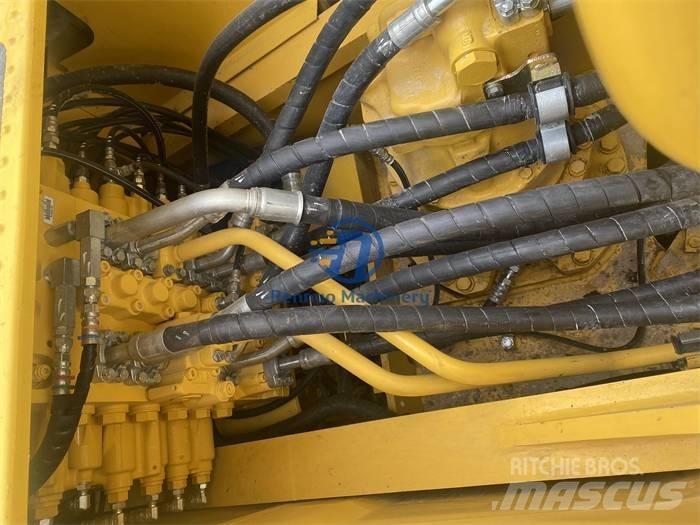 Komatsu PC 240 -8 대형 굴삭기 29톤 이상