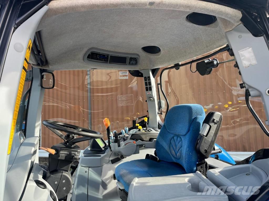 New Holland T7060 트랙터