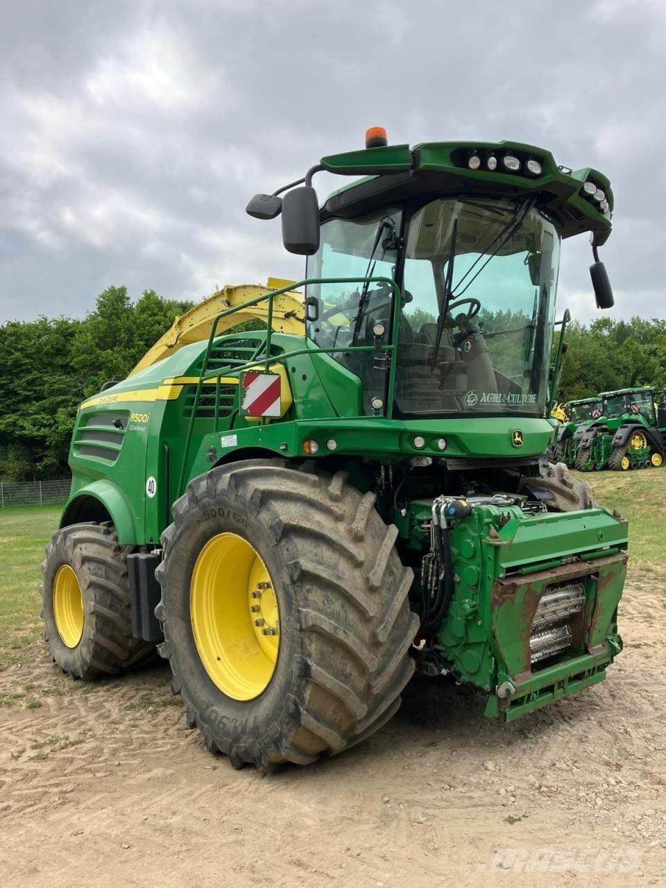 John Deere 8500 자동 초지기계