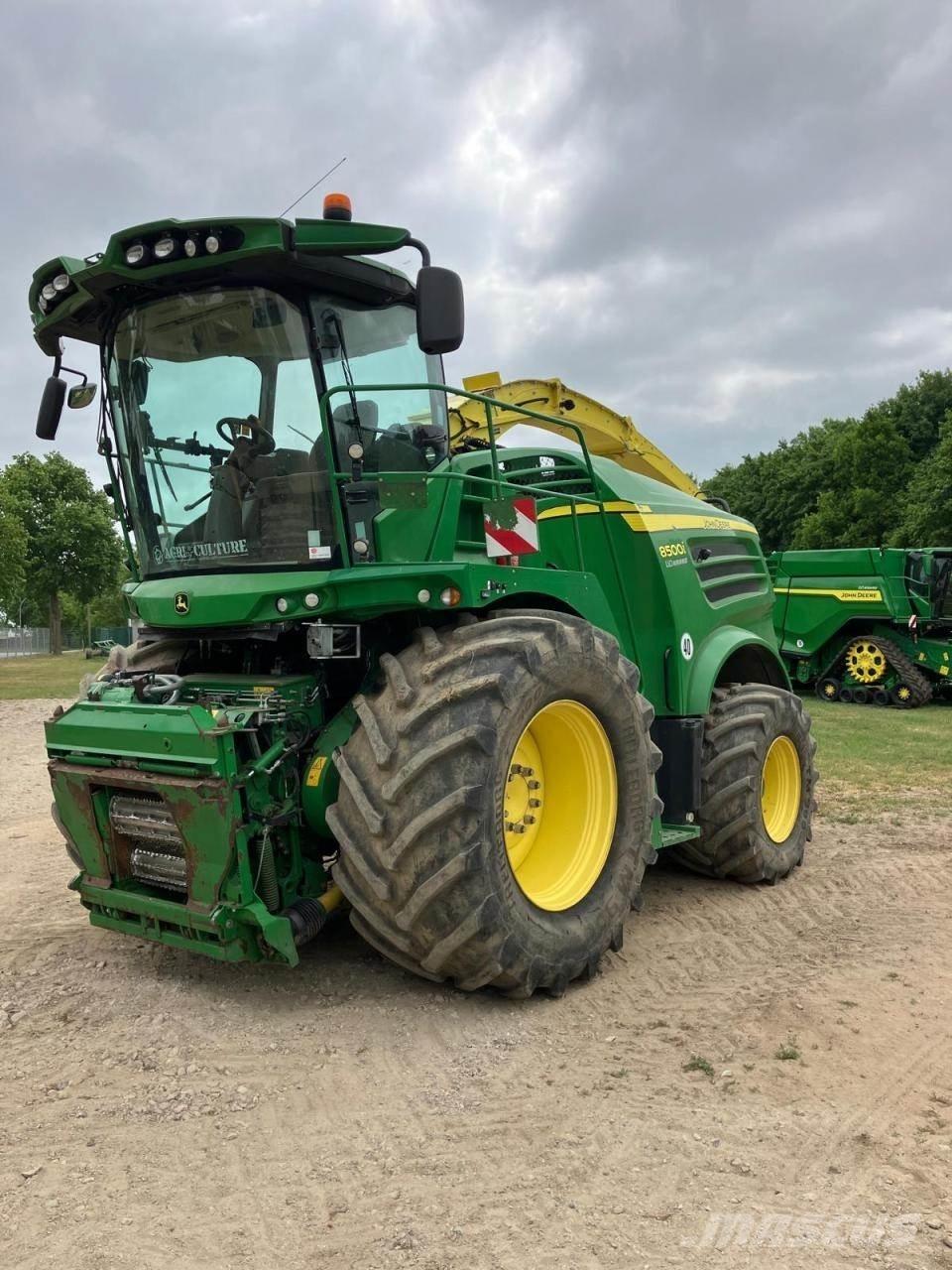 John Deere 8500 자동 초지기계