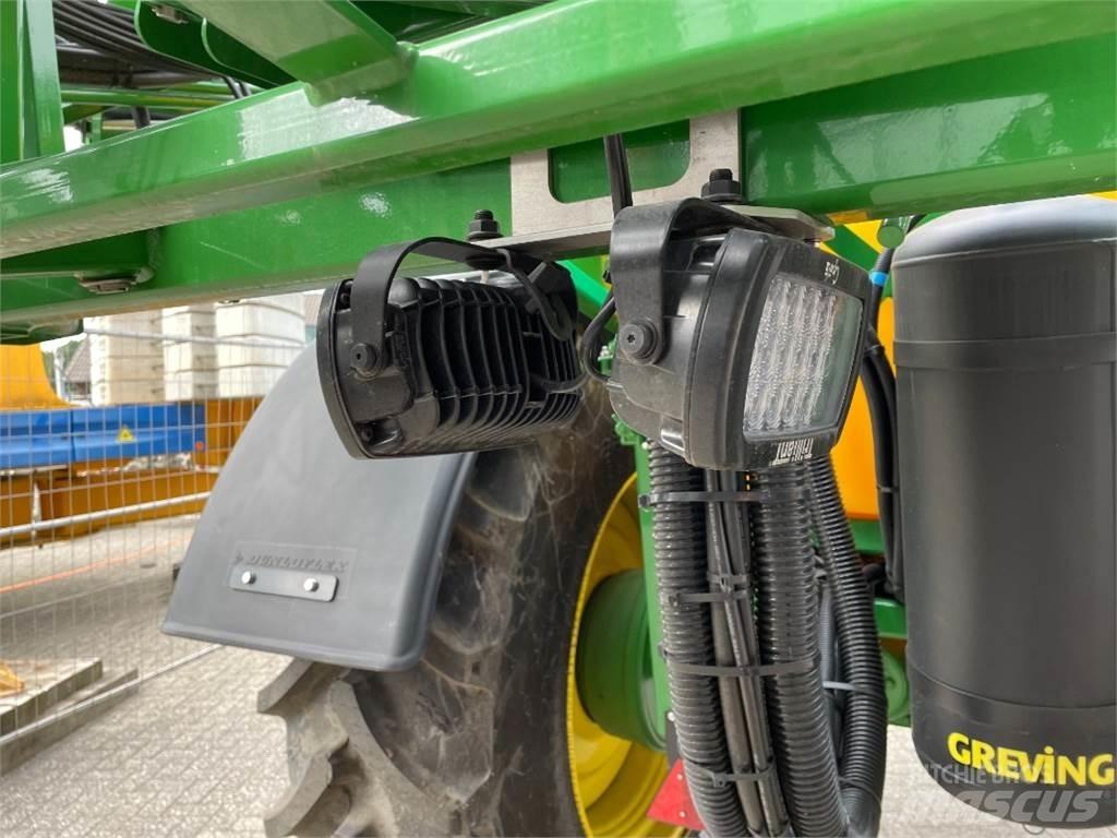 John Deere M740i 견인형 분무기