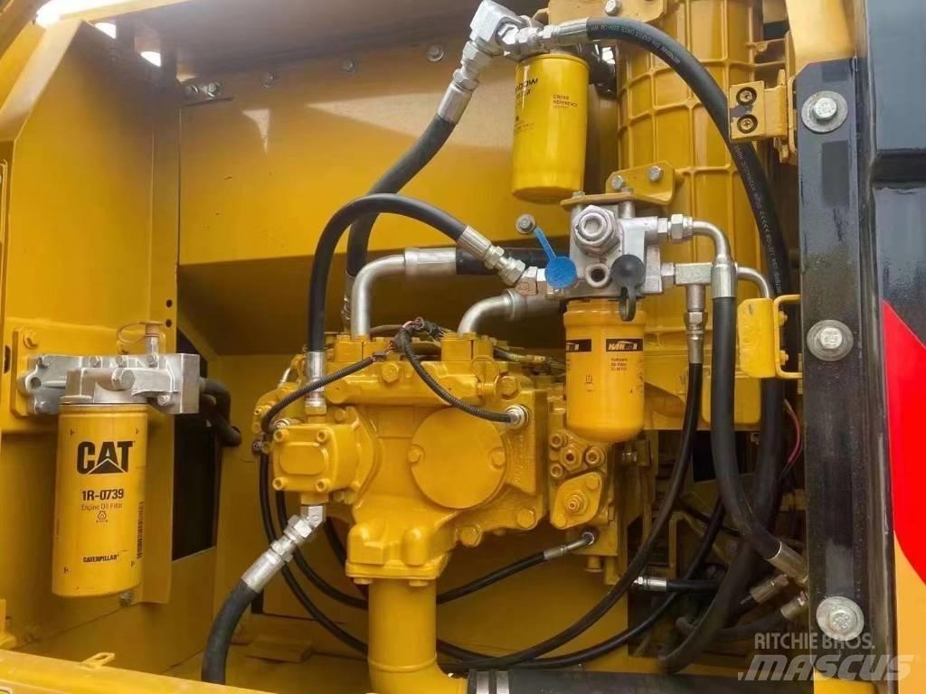 CAT 320 D 대형 굴삭기 29톤 이상